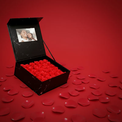 Rose Video Showcase Gift Box – Poklon koji govori vise od reci.